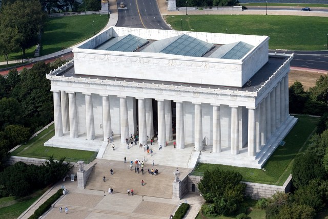 Aerial_view_of_Lincoln_Memorial_-_east_side_EDIT